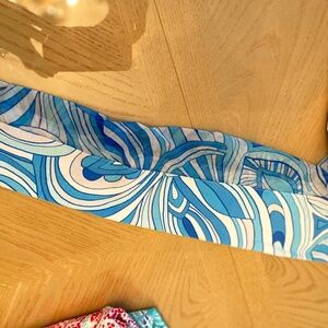 IBKUL Women’s Long Sleeve Crew neck Top, Size L.  Blue and white scroll design